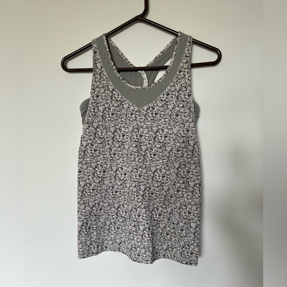 Lululemon Tone It Tank Top Size 6 Petite Fleur Silver Spoon / Ambient Grey
